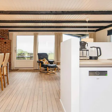 Seaside Retreat With Swing - By Traum Ferienhaus Binderup Strand