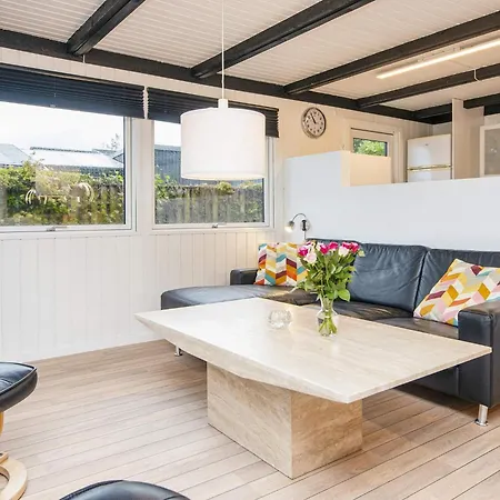 Seaside Retreat With Swing - By Traum Ferienhaus Binderup Strand
